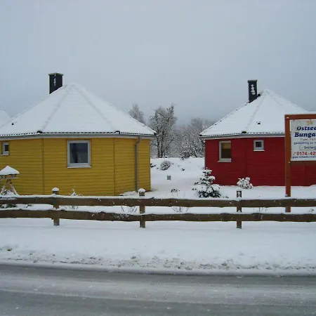 Semesterbostad Bungalow-gelb-peters